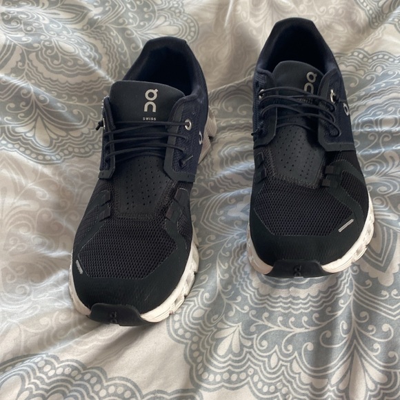 On clouds  Excellent condition size 9.5 - Picture 3 of 4